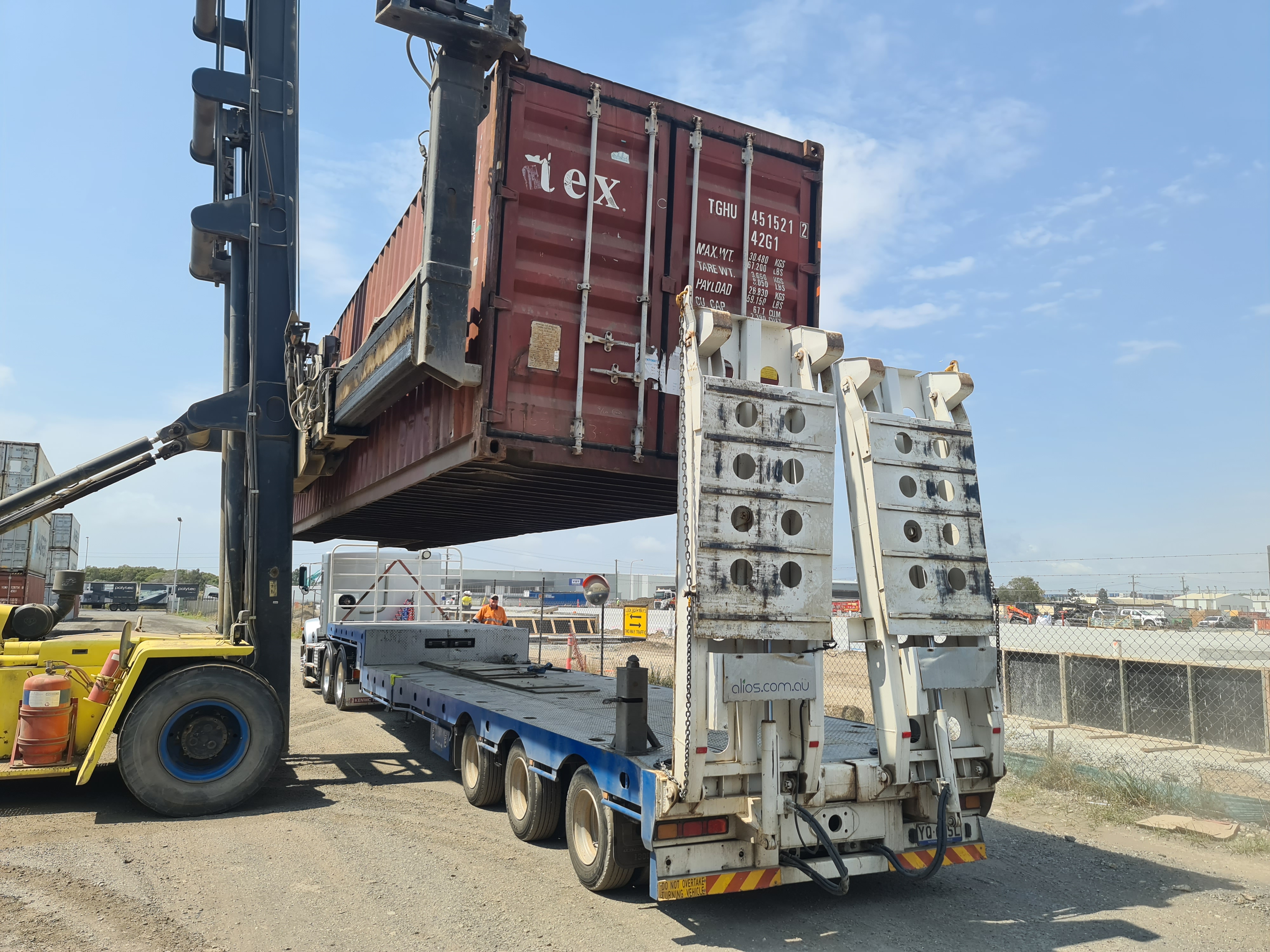 40ft container getting loaded onto a truck